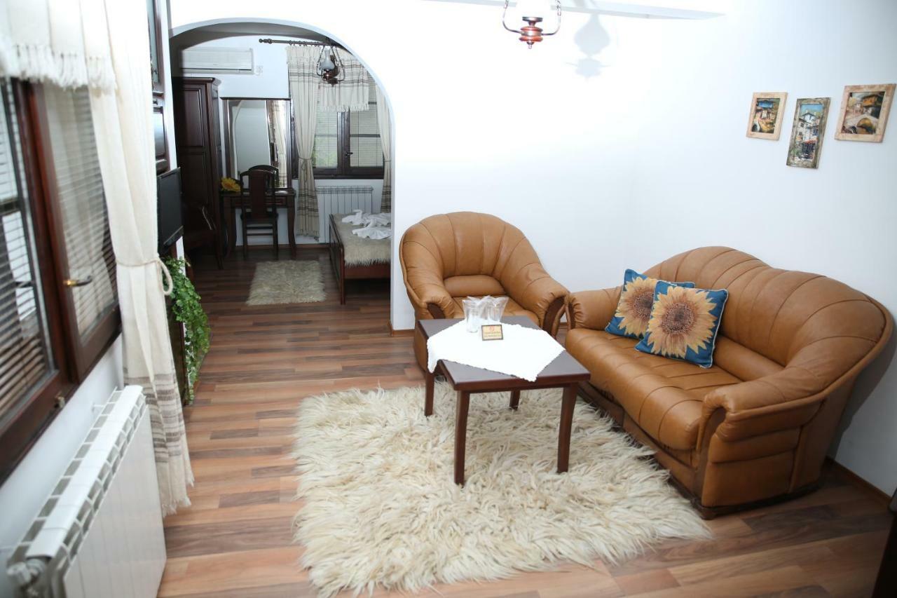 Oazis Guesthouse Łowecz Zewnętrze zdjęcie