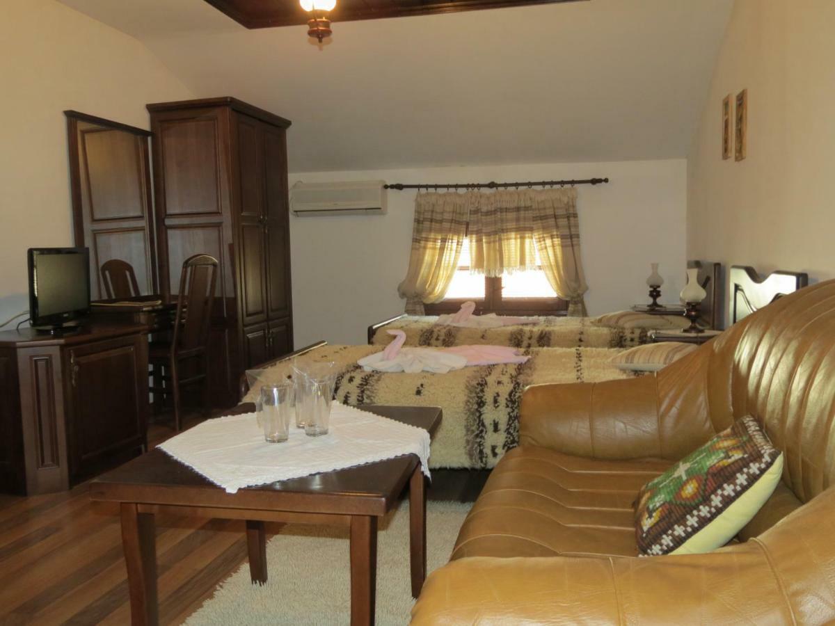 Oazis Guesthouse Łowecz Zewnętrze zdjęcie