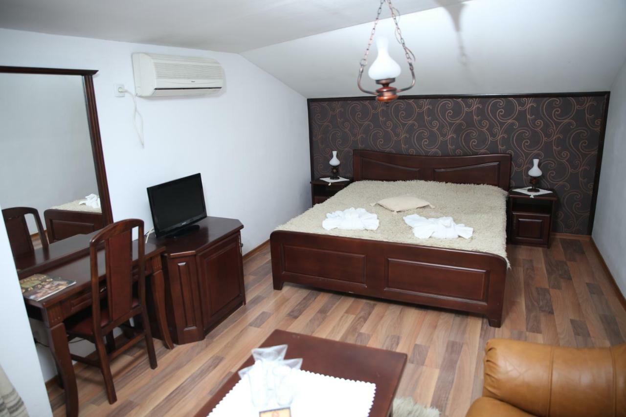 Oazis Guesthouse Łowecz Zewnętrze zdjęcie