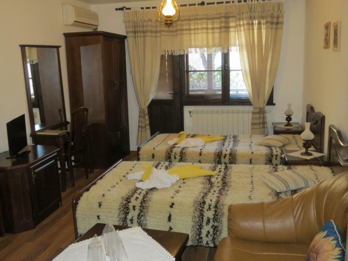 Oazis Guesthouse Łowecz Zewnętrze zdjęcie